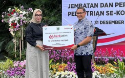 Akhir Tahun 2024, Bank Jatim Serahkan CSR Ke Dua Pemkab Sekaligus