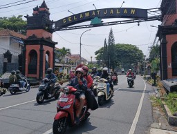 Cari Aman Berkendara Motor di Dataran Tinggi Kota Batu