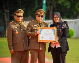 Peduli HIV/AIDS, Petrokimia Gresik Raih Penghargaan Platinum dari Gubernur Jatim