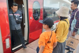 KCIC Operasikan 62 Perjalanan Whoosh Mulai 1 Februari