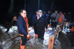Pj Gubernur Jatim Tinjau Banjir Bandang di Bondowoso, Pastikan Penanganan Berlangsung Cepat dan Tepat