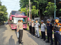 Satlantas Polres Gresik Bersama Jasa Raharja dan Dishub Gelar Ramp Check Bus Pariwisata