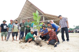 Bupati Yes Kembali Hijaukan Kawasan Gajahmada Lamongan