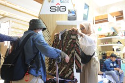 SIG dan Rumah BUMN Dorong UMKM Berkembang di Pameran INACRAFT 
