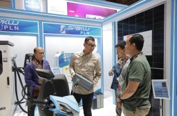 PLN Hadirkan Promo EV Deals di IIMS 2025, Pembelian Kendaraan Listrik Dapat E-Voucher Hingga Rp2 Juta