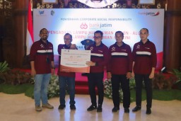 Bank Jatim Dukung Aksesibilitas Pelayanan Pajak Hingga Percantik Aloon-Aloon dan Taman Lewat Dua CSR Sekaligus