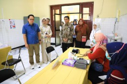Pj. Gubernur Jatim Ajak Masyarakat Manfaatkan Cek Kesehatan Gratis