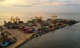 Pelindo Terminal Petikemas Tambah Alat Bongkar Muat TPK Semarang Antisipasi Lonjakan Industri di Jateng