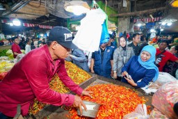 Gubernur Khofifah Imbau Masyarakat Tak Belanja Berlebihan Jelang Ramadhan
