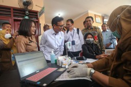 Menkes Budi Tinjau Pelaksanaan CKG di Surabaya