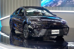 Toyota Luncurkan New Camry Hybrid EV dengan Teknologi THS Gen-5 dan Fitur Canggih
