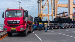 TPS Tangani Ekspor 2 Unit Locomotive Platform Produksi INKA ke Australia