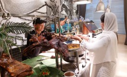 Bukber di Java Paragon, Ada Nasi Liwet hingga Kambing Guling Setiap Hari