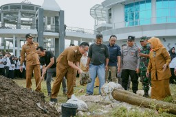 Terus Canangkan Penghijauan di Kabupaten Gresik, Wakil Bupati Gresik Ajak PPPK Menanam Pohon