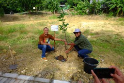 Sinergi DLH Gresik, PWI dan Cargill Gelar Penanaman Pohon