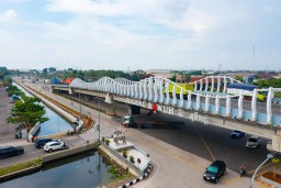 SIG Pasok Bahan Bangunan untuk Flyover Madukoro