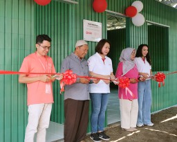 Program SPARTA OCBC Bangun Sekolah dengan Eco-Brick dari Sampah Plastik
