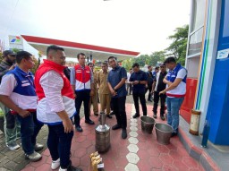 Datangi Terminal BBM dan SPBU Pertamina Malang, Polres Malang Pastikan Stok BBM Aman dan Sesuai Spesifikasi