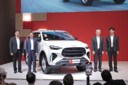 Isuzu Tampilkan Wajah Baru mu-X 4WD di GIIAS 2025, Siap Menjawab Kebutuhan Konsumen SUV Tangguh