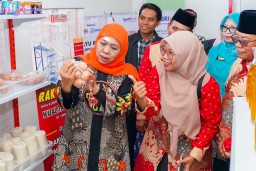 Gubernur Khofifah Pastikan KDMP Kupang Jabon Siap Beroperasi Jadi Mitra UMKM