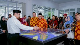 Bupati dan Wabup Gresik Ajak Guru Sekolah Rakyat Studi Tiru ke CT Arsa Foundation