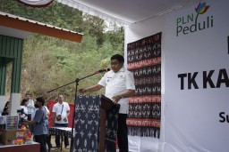 PLN Bangun Sekolah Ramah Lingkungan dari Daur Ulang Plastik di Sumba Timur, Persembahan Spesial di Hari Anak Nasional
