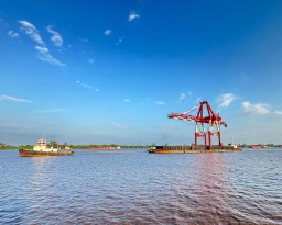 TPK Bangendang Tambah 1 Unit Alat Quay Container Crane, Optimis Layanan Jadi Lebih Baik