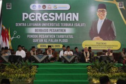 Menko PMK Resmikan Program SALUT di Ponpes Al-Falah Ploso Kediri