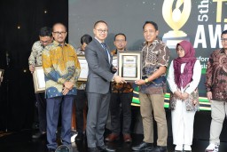Pelindo Terminal Petikemas Raih Dua Penghargaan di Ajang TJSL & CSR Award 2025