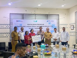 Pelindo Terminal Petikemas Bantu Sarana Ibadah dan Pendidikan di NTT