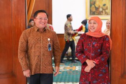 Gubernur Khofifah Ajak Bulog Sinergi Salurkan Bahan Pokok Lewat Koperasi Merah Putih