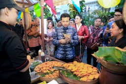 Wagub Emil Buka Festival Tong Tong Market di Malang