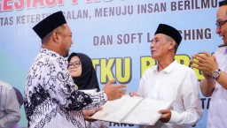 Bupati Gresik Apresiasi Kades Lulus Kejar Paket C Program Jaketku,