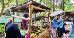 Pasar Kebun Saroka Hadirkan Nuansa Tradisional Madura