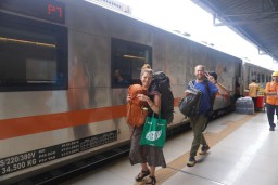 Semester I-2025, 34.533 Turis Asing Dilayani KAI Daop 8