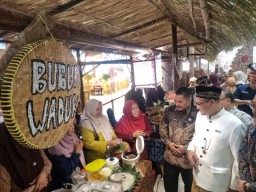 Aneka Kuliner Khas Gresik Ngumpul di Grisse Djadoel Gressmall