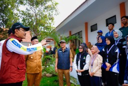 Bupati dan Wakil Bupati Gresik Dampingi Mensos Kunjungi SRMA 37 Sidayu