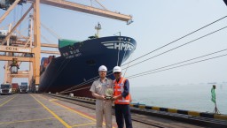 TPS Sambut Layanan Baru NCI NJX NIS, HMM Kembali Sandar di Surabaya Setelah 10 Tahun