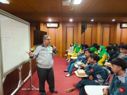 Melalui Program Industri Mengajar, PT Smelting Hadirkan Industri ke SMK NU Gresik