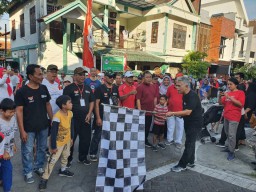 Kemeriahan Jalan Sehat dan Bazaar Warga Perumahan Giri Asri Gresik