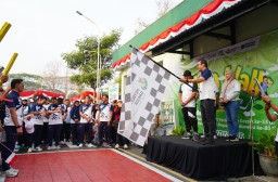Petrokimia Gresik Gelar Jalan Sehat Bersama Ribuan Warga Gunungsari dan Babat