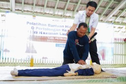 Petrokimia Gresik Tingkatkan Kesejahteraan Nelayan Lumpur Lewat Program “Nelayanku Sehat”