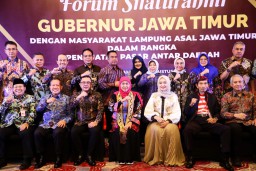 Gubernur Jatim Khofifah Sambangi Masyarakat Lampung Asal Jatim, Perkuat Silaturahmi dan Konektivitas Antarprovinsi