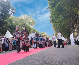 Pemkab Bondowoso Gelar Festival Batik 2025 Komitmen Perkuat UMKM