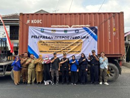 Bea Cukai Malang Lepas Ekspor Tutup Kerang ke Arab Saudi