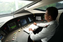 Masinis KAI Resmi Operasikan Kereta Cepat Whoosh