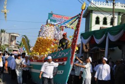 Rayakan Maulid Nabi, Warga Banyuwangi Gelar Tradisi Endhog-endoghan