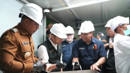 Kunjungi SGN PG Gending, Wakil Gubernur Jatim Emil Dardak Dorong Percepatan Serapan Gula Petani