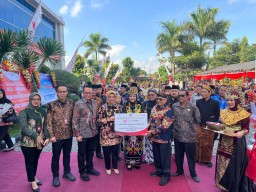 Bank Jatim Serahkan Bantuan CSR Satu Unit Ambulan untuk RSUD Srengat