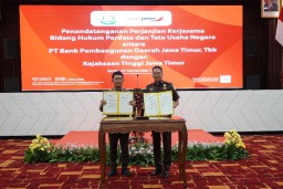Bank Jatim dan Kejati Jatim Tandatangani Perjanjian Kerja Sama Perlindungan Hukum